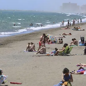 Apartamento En Calle Mendoza - Zona Huelin&300 Mts De La Playa , Málaga España